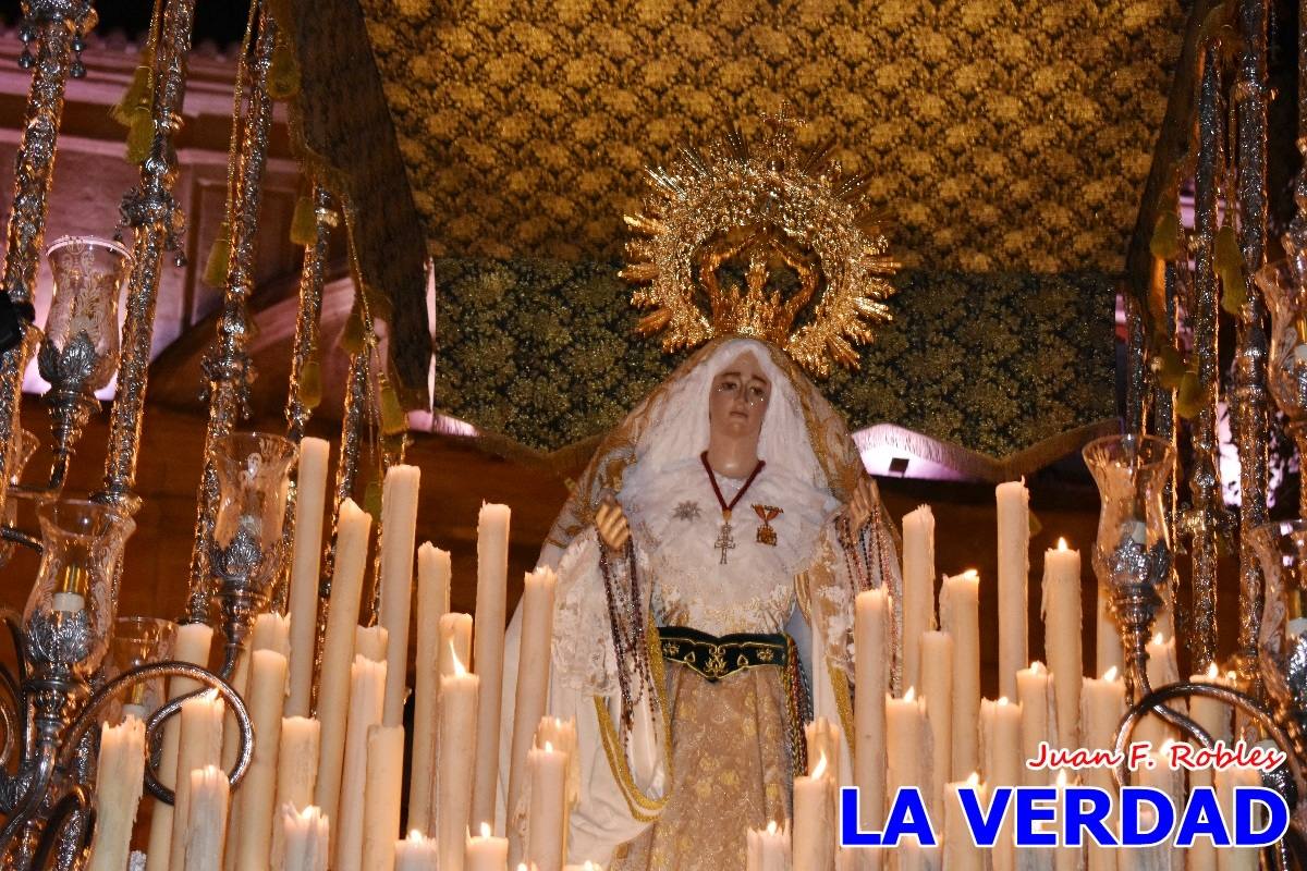 La Virgen Blanca reinó en la tarde del Jueves Santo