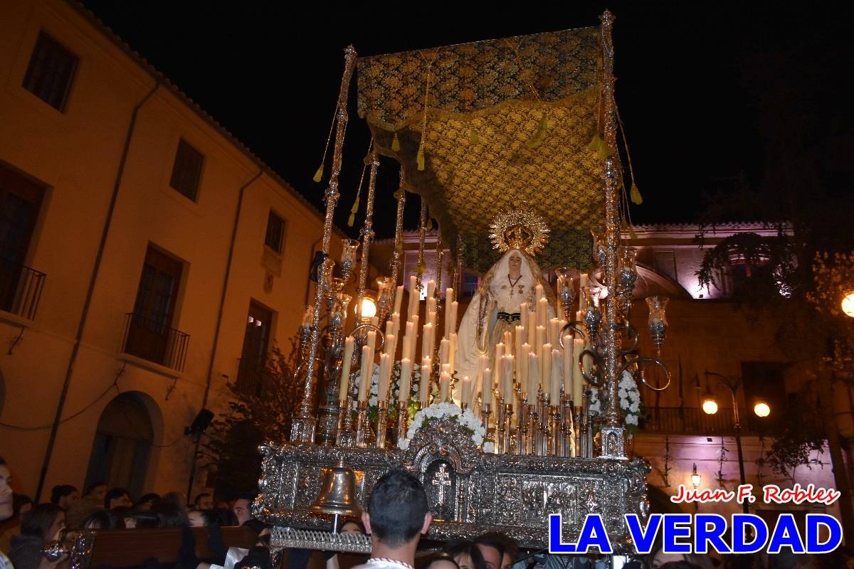 La Virgen Blanca reinó en la tarde del Jueves Santo