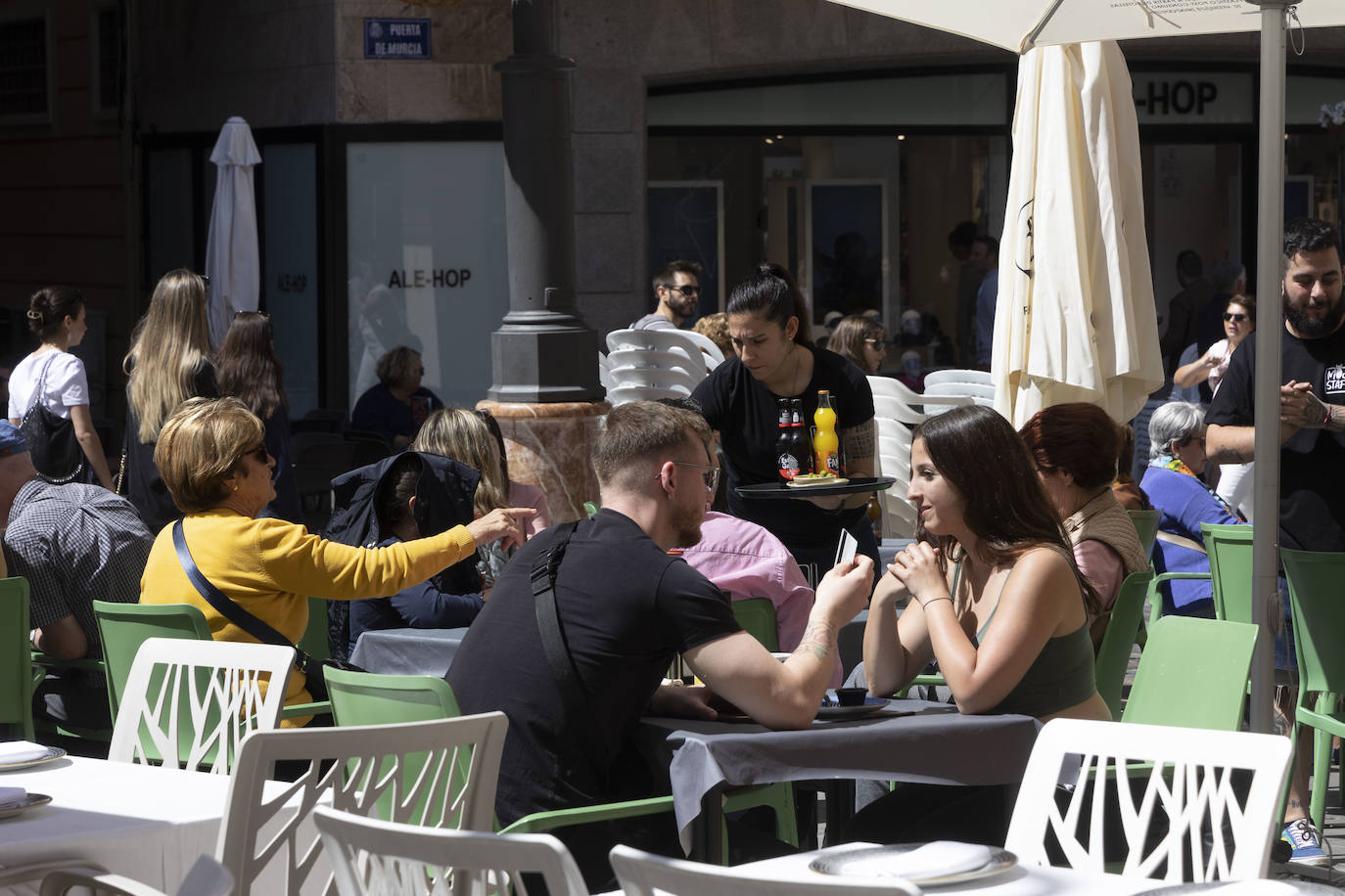 Jueves Santo de encuentros y mucho turismo en Cartagena