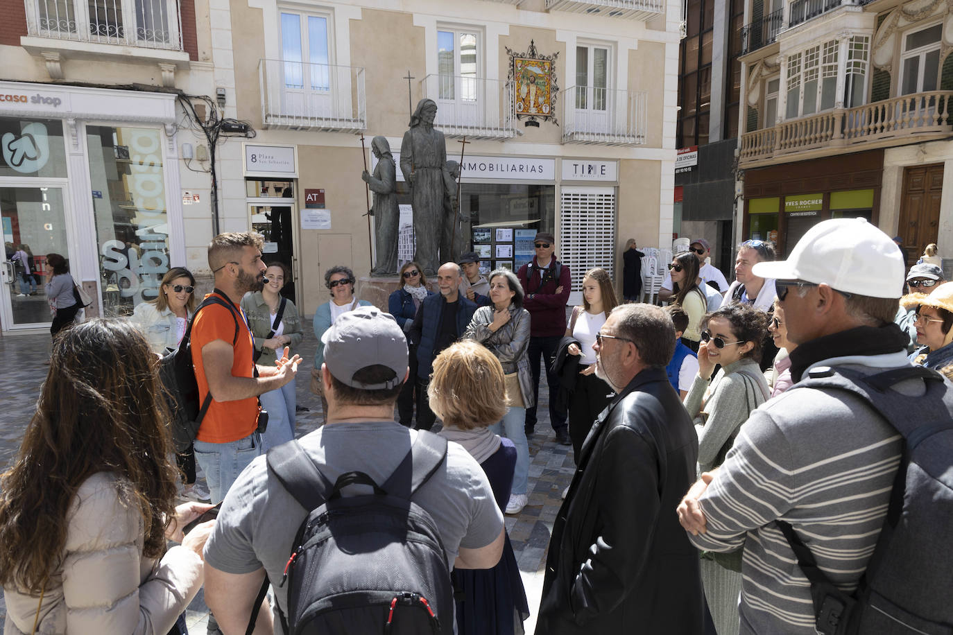 Jueves Santo de encuentros y mucho turismo en Cartagena