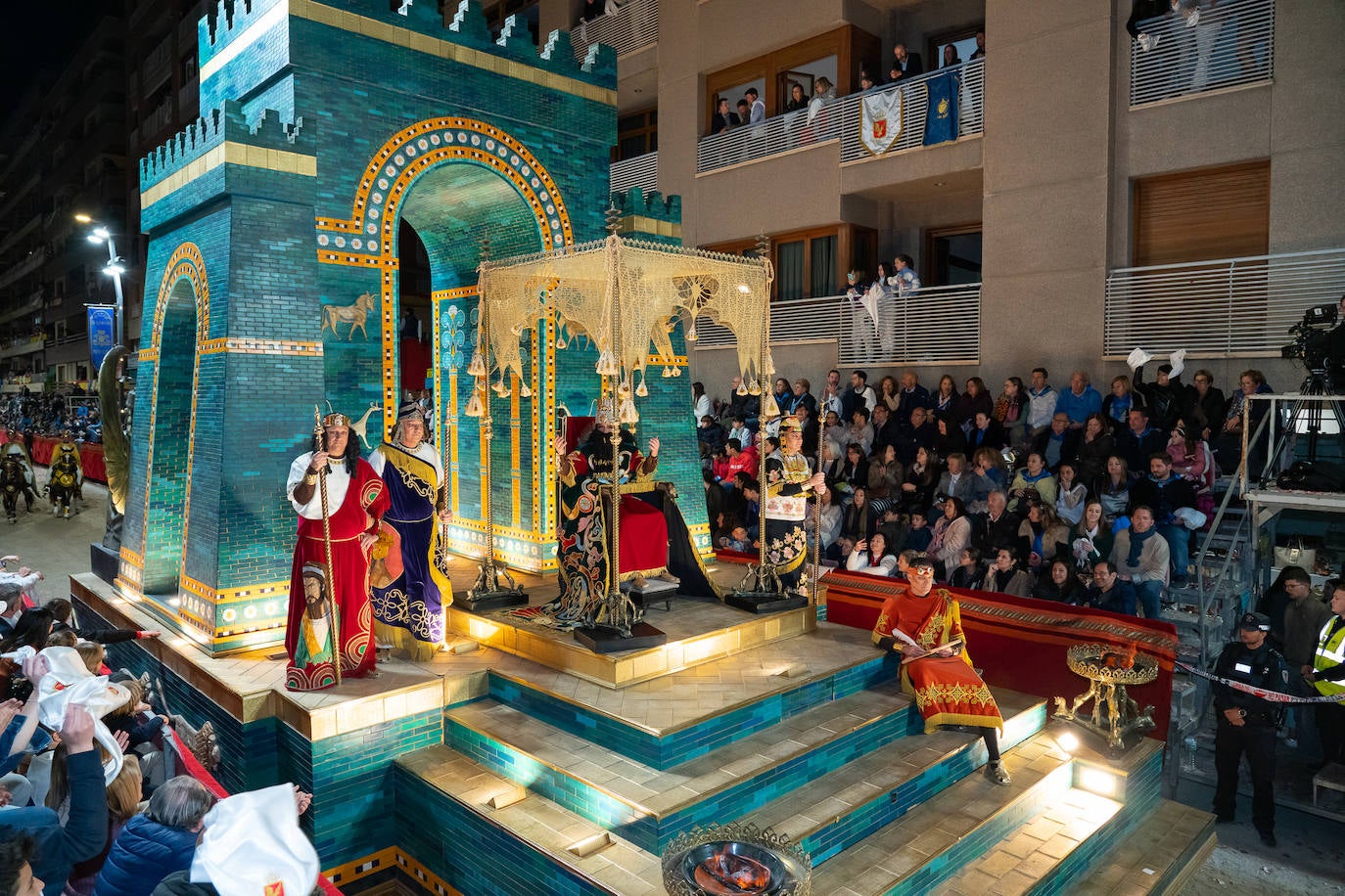 Imágenes del Paso Blanco de Lorca en el Viernes Santo