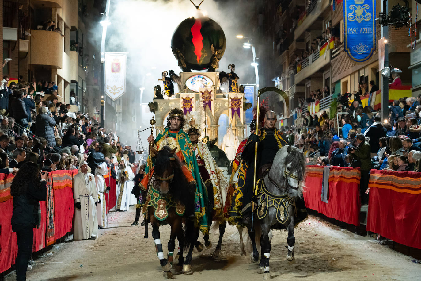 Imágenes del Paso Blanco de Lorca en el Viernes Santo