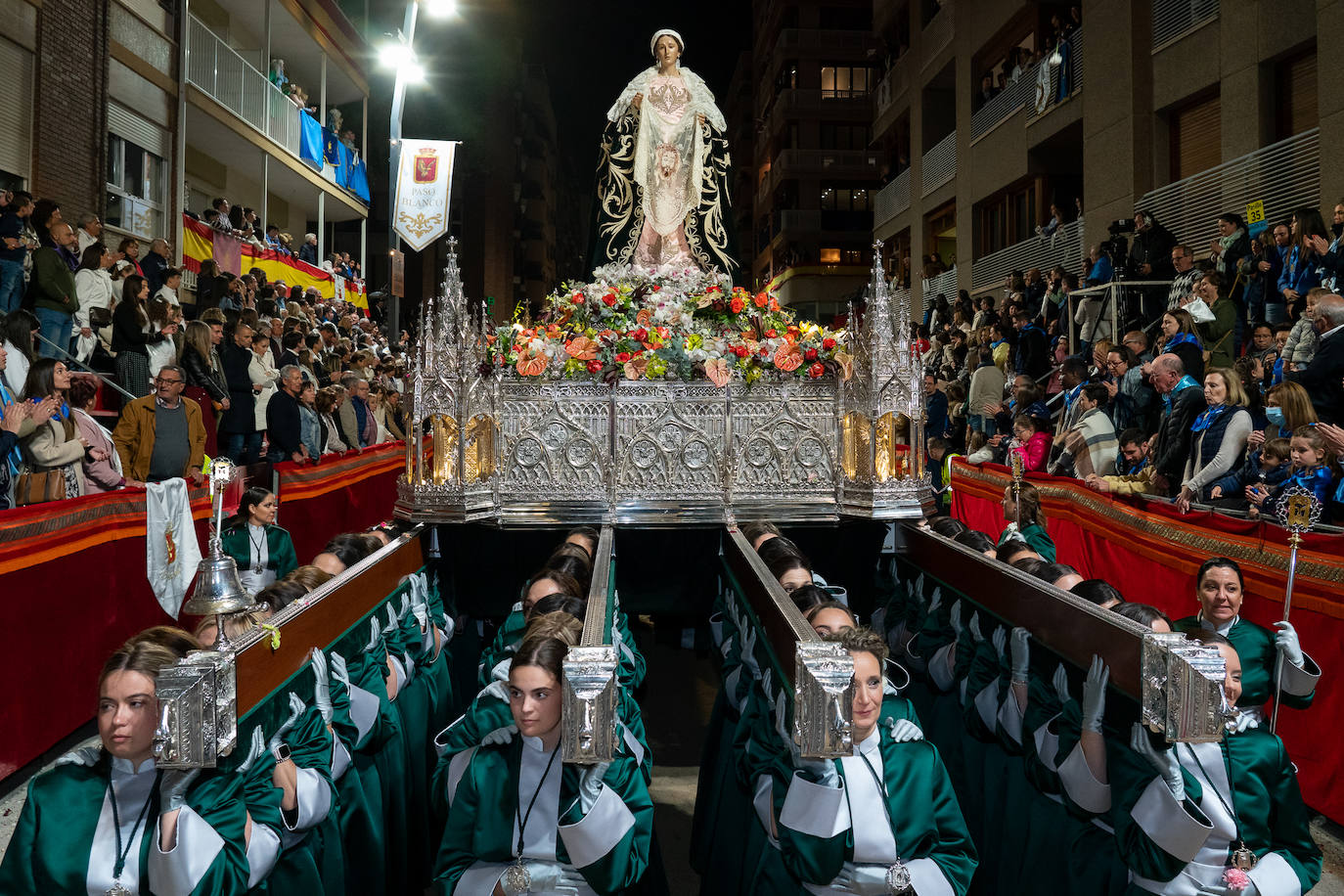 Imágenes del Paso Blanco de Lorca en el Viernes Santo