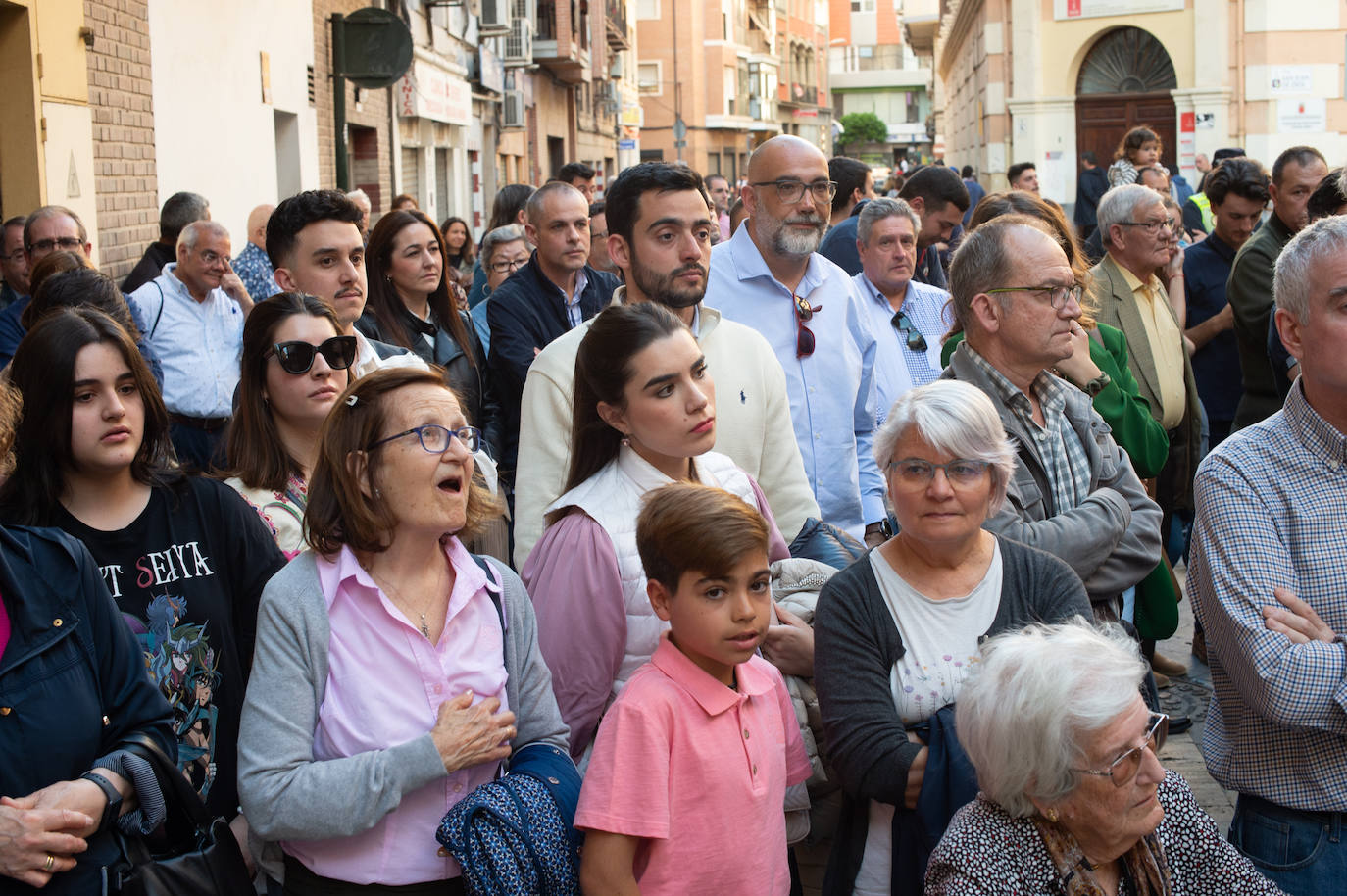 El Cristo Yacente recorre las calles de Murcia, en imágenes