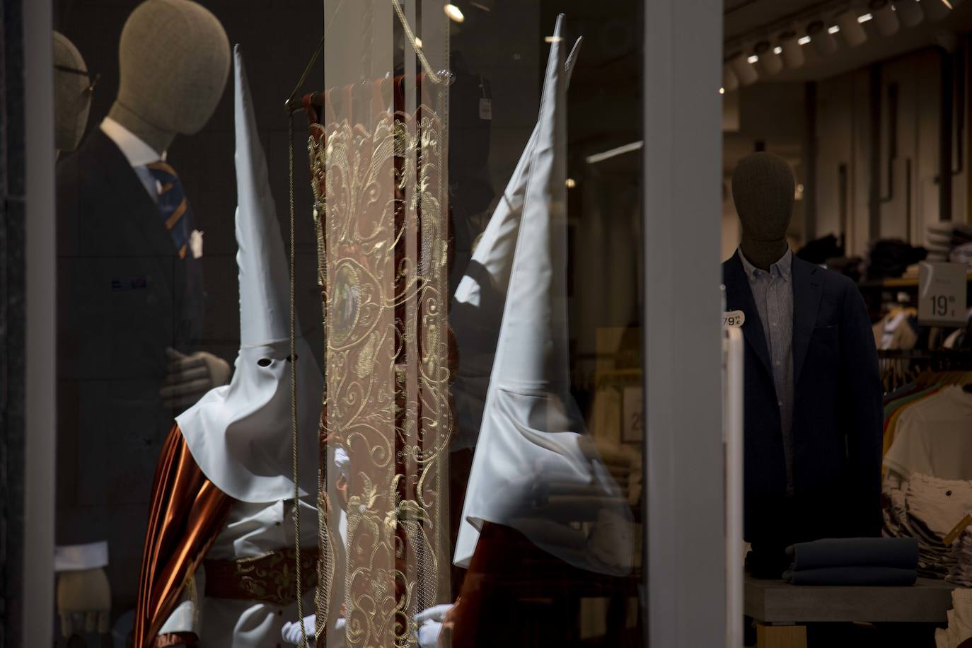 La procesión del Resucitado de Cartagena, en imágenes