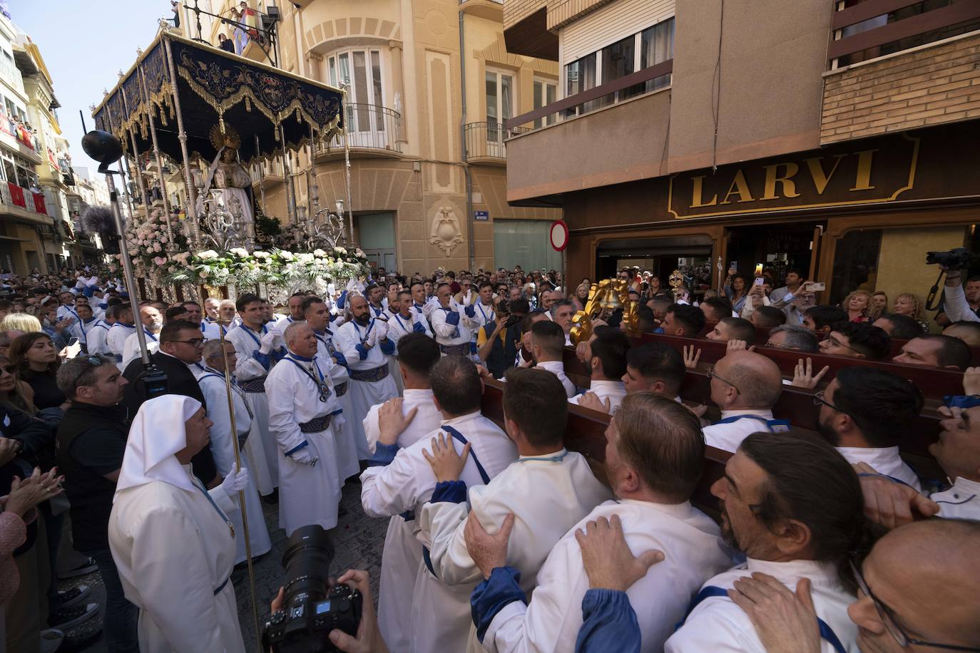 La procesión del Resucitado de Cartagena, en imágenes