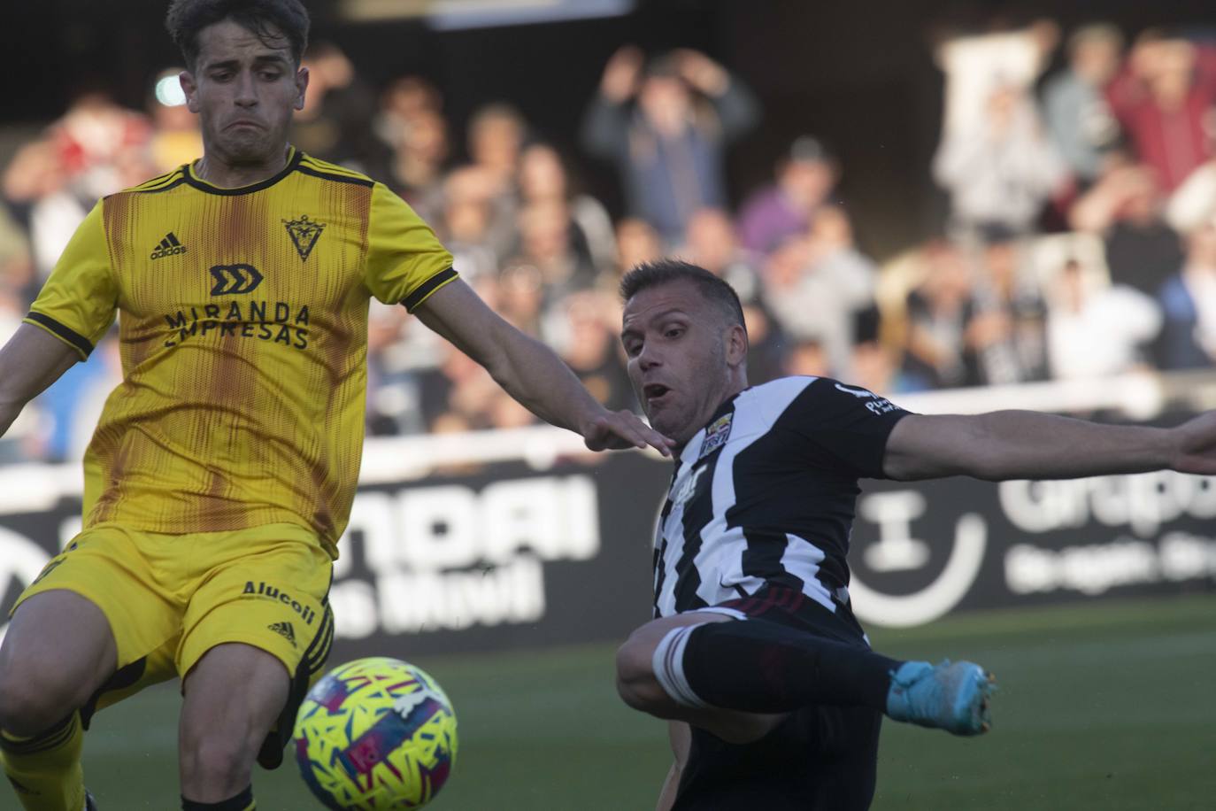 La victoria del Cartagena frente al Mirandés, en imágenes