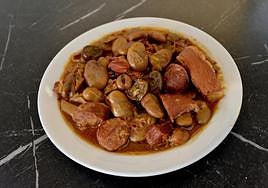 Plato de michirones en un bar de Murcia.