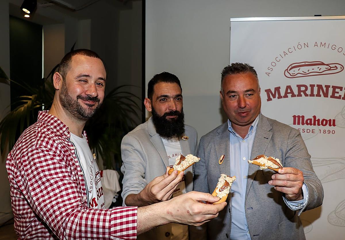Presentación de las acciones de la Asociación Amigos de la Marinera en el Mercado de Correos de Murcia.