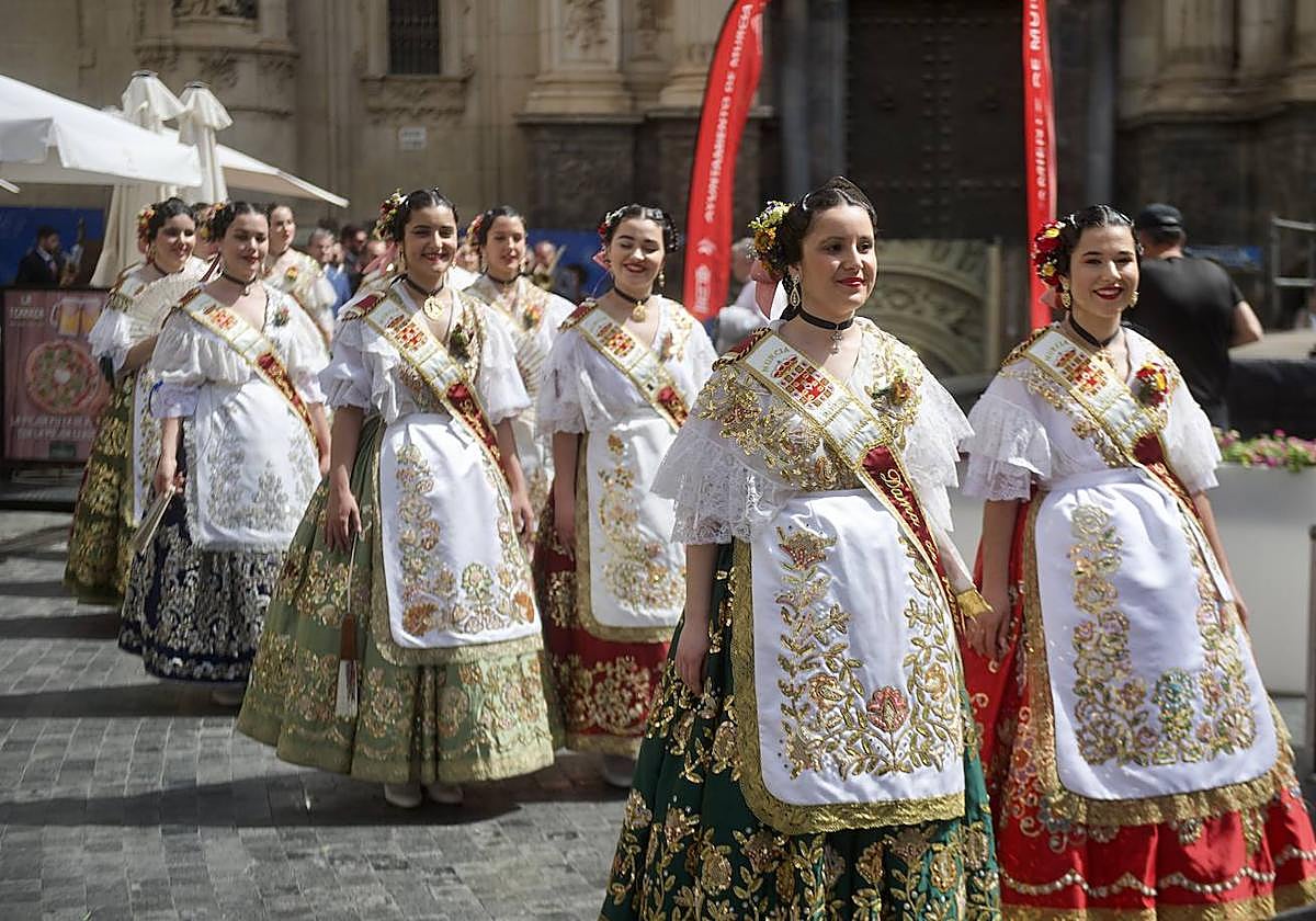 Las imágenes de la recepción de las Reinas de la Huerta de Murcia en el Palacio de San Esteban