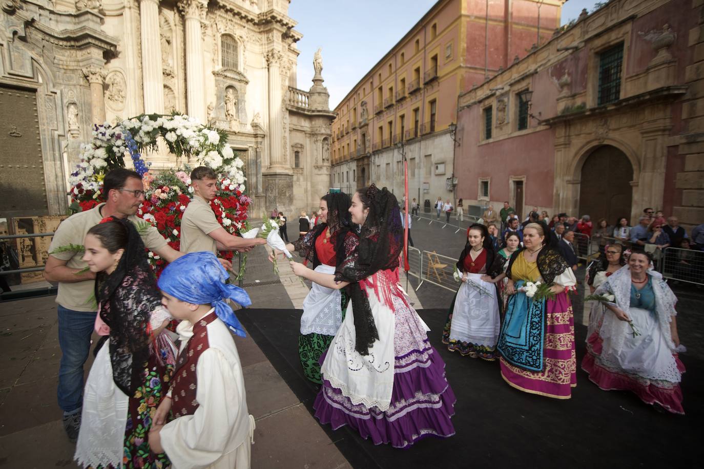 Las imágenes de la ofrenda floral a la Virgen de la Fuensanta