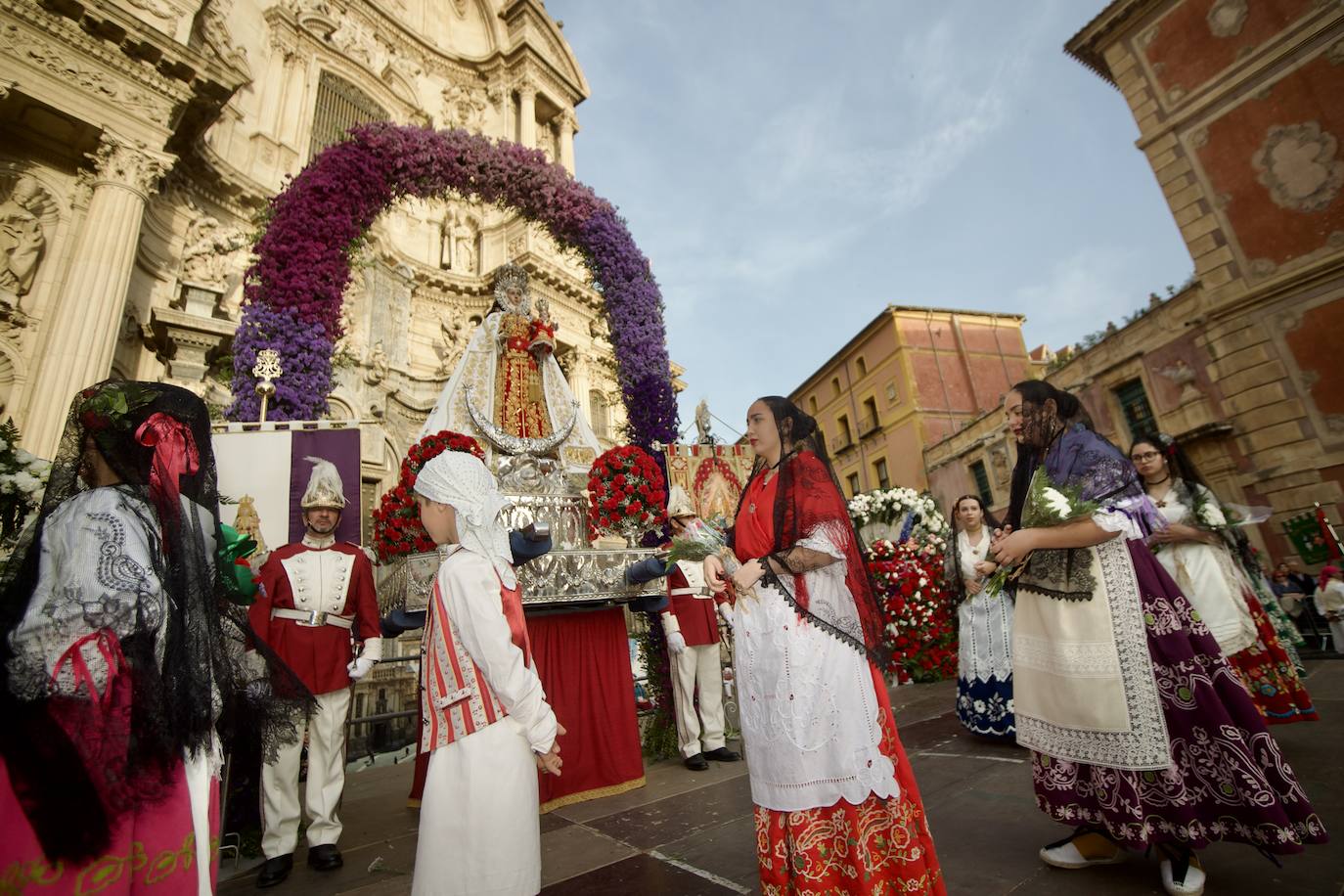 Las imágenes de la ofrenda floral a la Virgen de la Fuensanta
