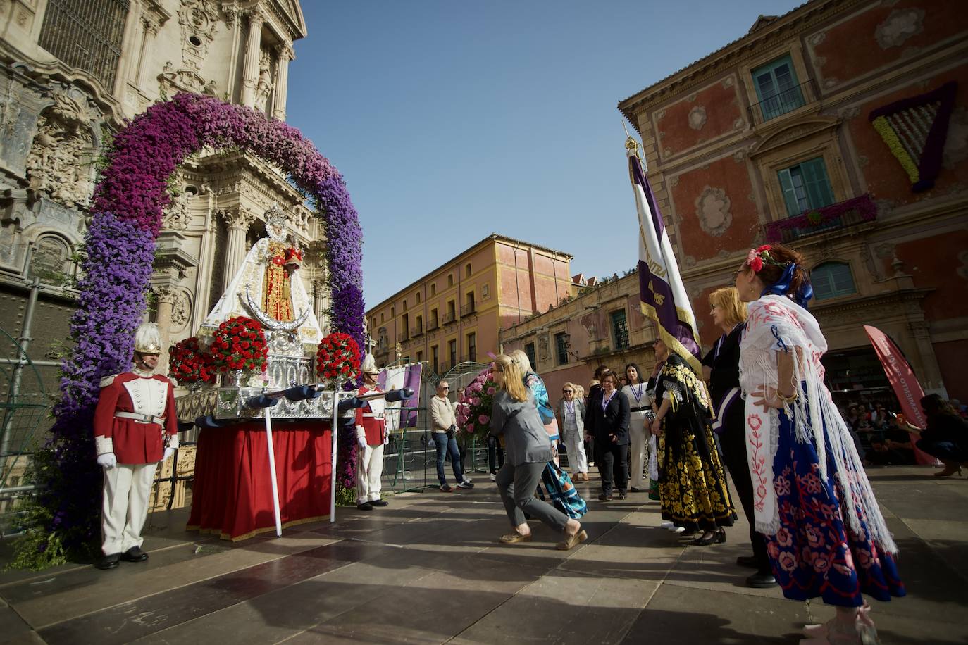 Las imágenes de la ofrenda floral a la Virgen de la Fuensanta