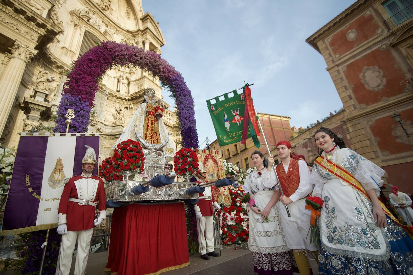 Las imágenes de la ofrenda floral a la Virgen de la Fuensanta