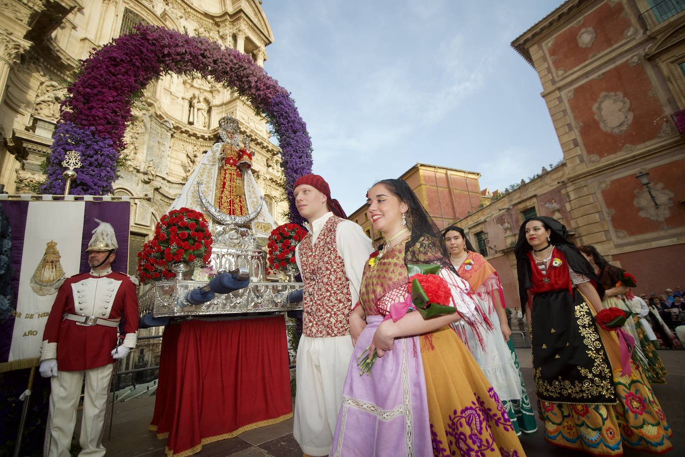 Las imágenes de la ofrenda floral a la Virgen de la Fuensanta
