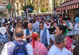 La plaza de las Flores, a rebosar de huertanos en el Bando.