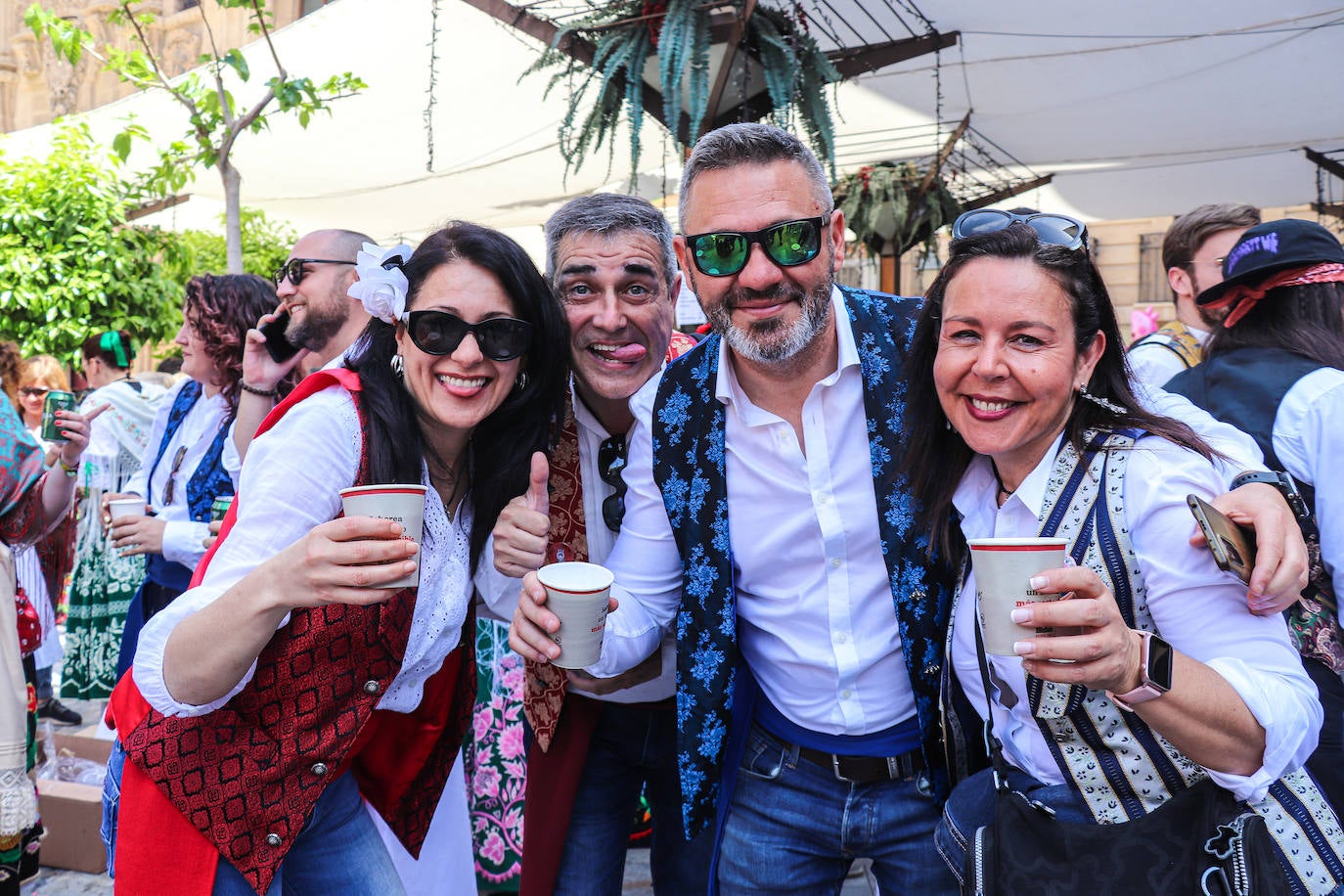 Las imágenes del ambiente festivo que inunda las calles en el Bando de la Huerta