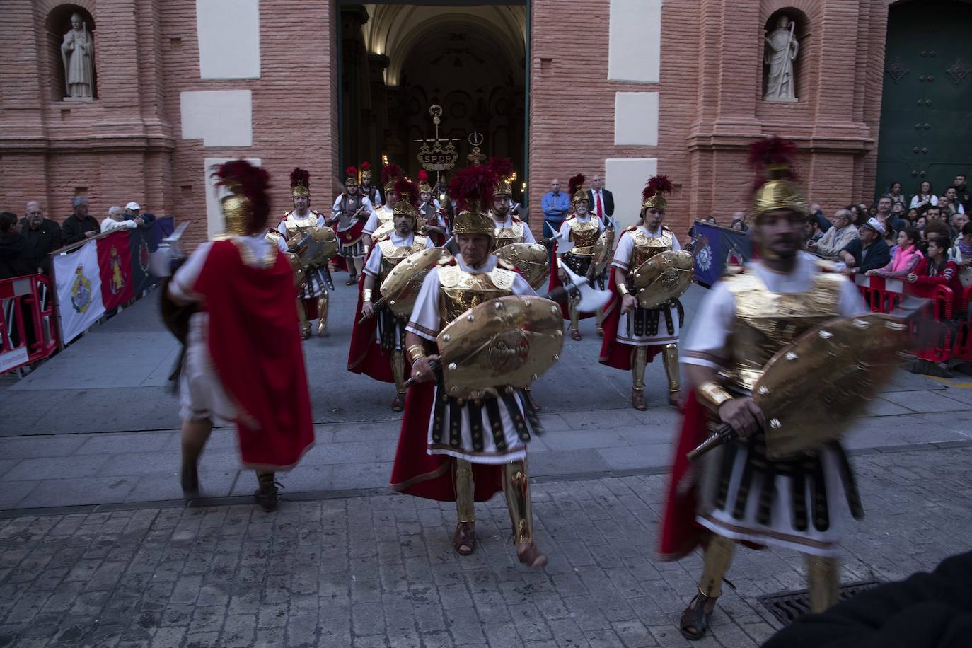 Las imágenes de la procesión Prendimiento el lunes en Cartagena