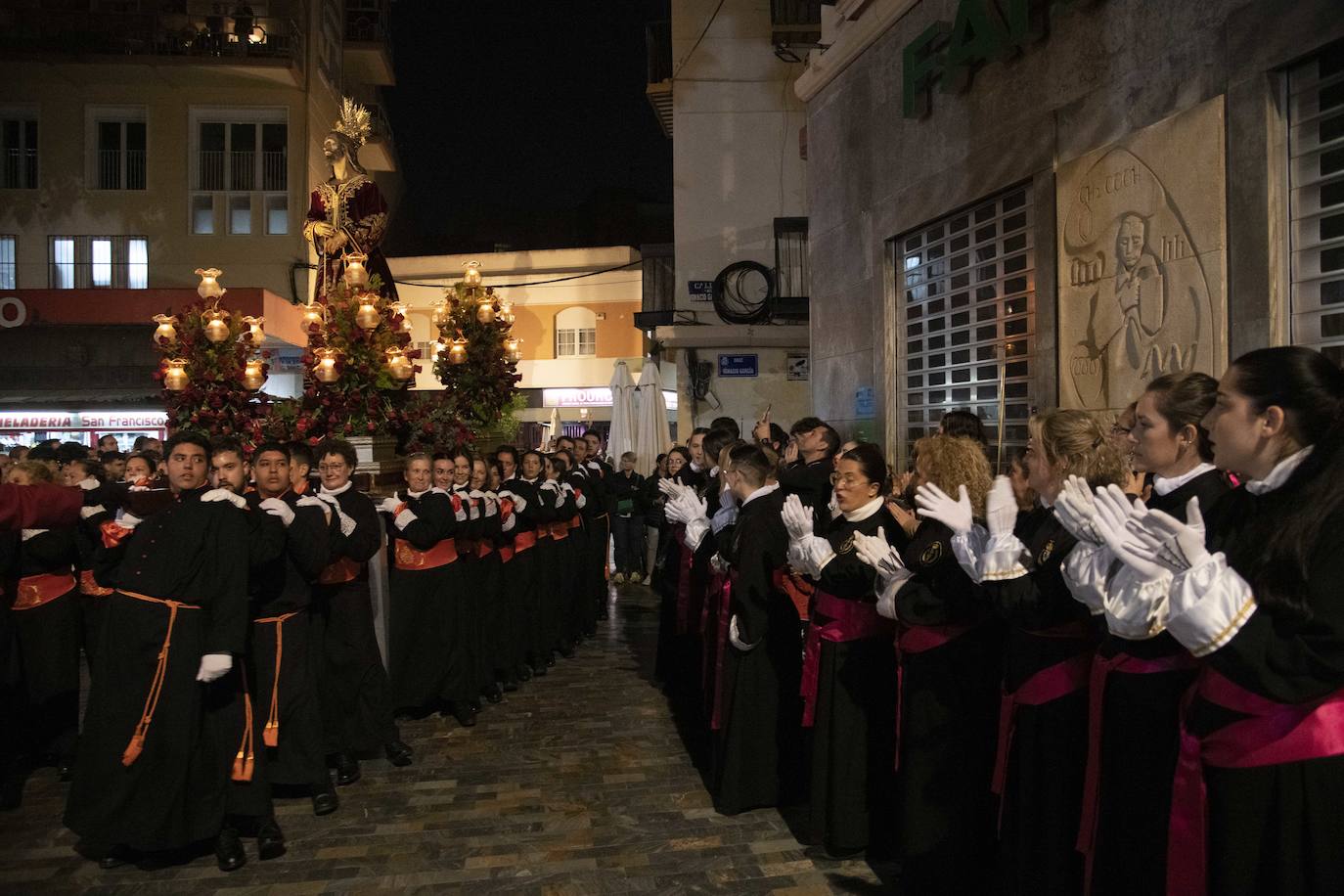 Las imágenes de la procesión Prendimiento el lunes en Cartagena
