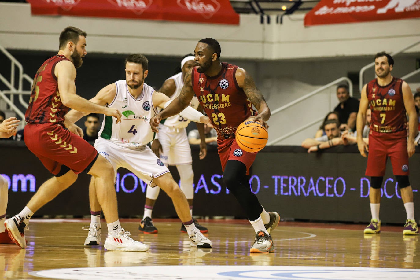 Las imágenes del partido UCAM Murcia CB-Unicaja (74-96)