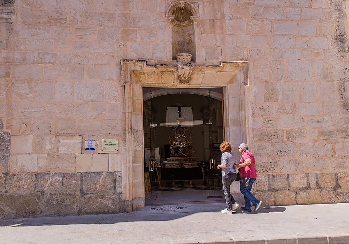 La Diablesa en el hall del museo, al que no se puede acceder.