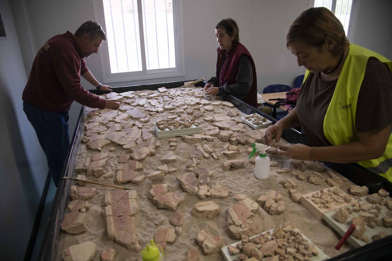 Los Hallazgos De Las Excavaciones En El P Rtico Del Teatro Romano De