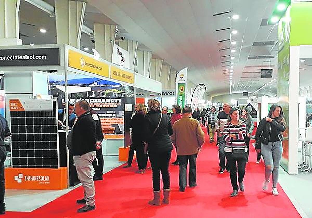 Asistentes recorren los estands de la anterior edición de Fame Innowa.