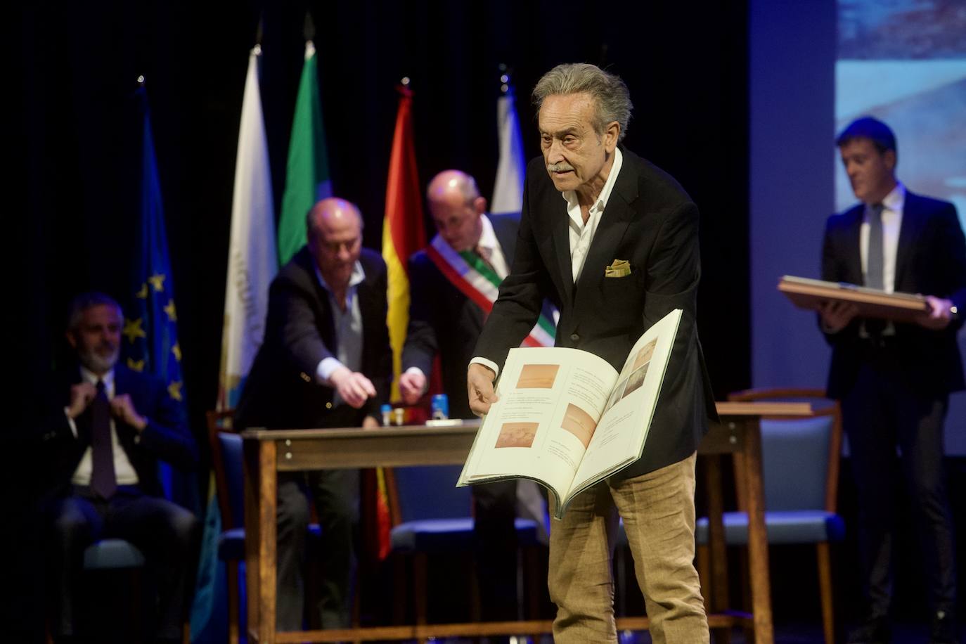 Pedro Cano recibe la Medalla de Oro de Blanca