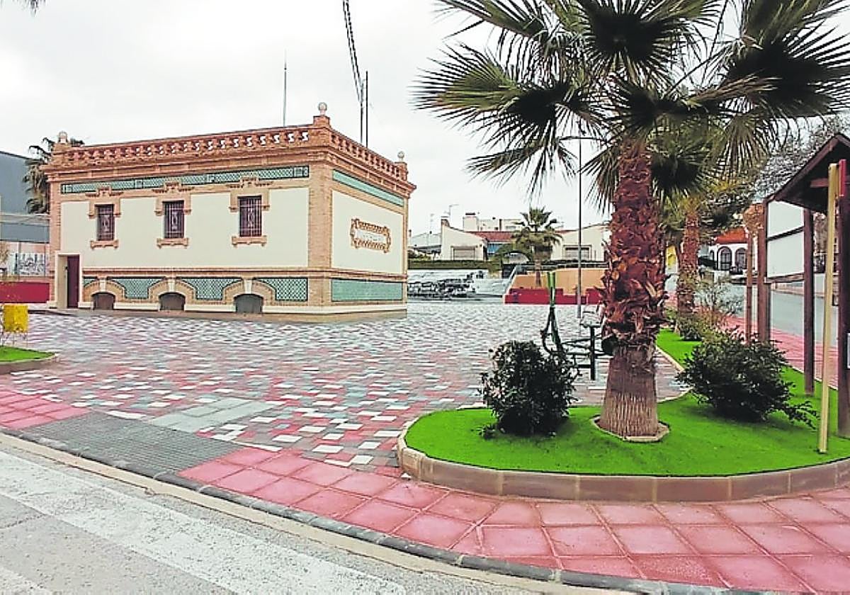 Panorámica del recinto reformado junto a la estación.