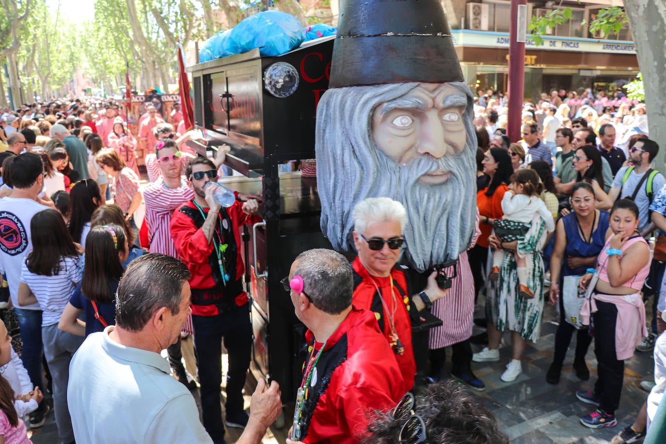 El desfile de Doña Sardina por el centro de Murcia, en imágenes