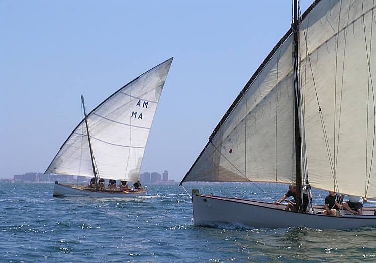 'Ana Mari'. El latino de la familia Quijano, de la isla del Barón, durante las regalas de La Clásica del Mar Menor.