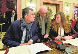 José Ballesta, Eduardo Martínez-Oliva y Rebeca Pérez, en el Pleno municipal de enero.