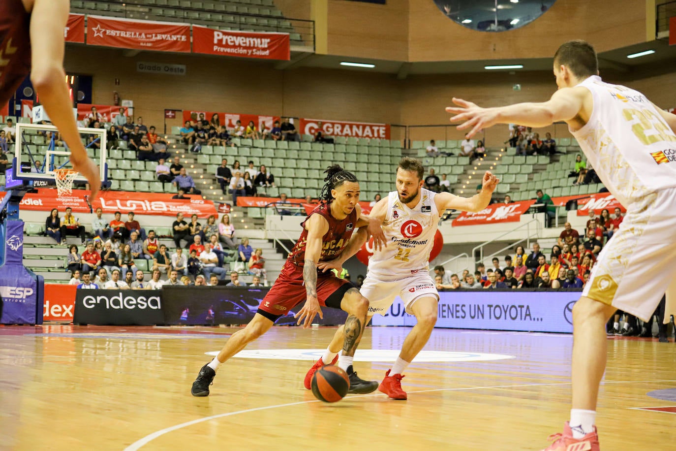Las imágenes del partido entre el UCAM Murcia y el Zaragoza