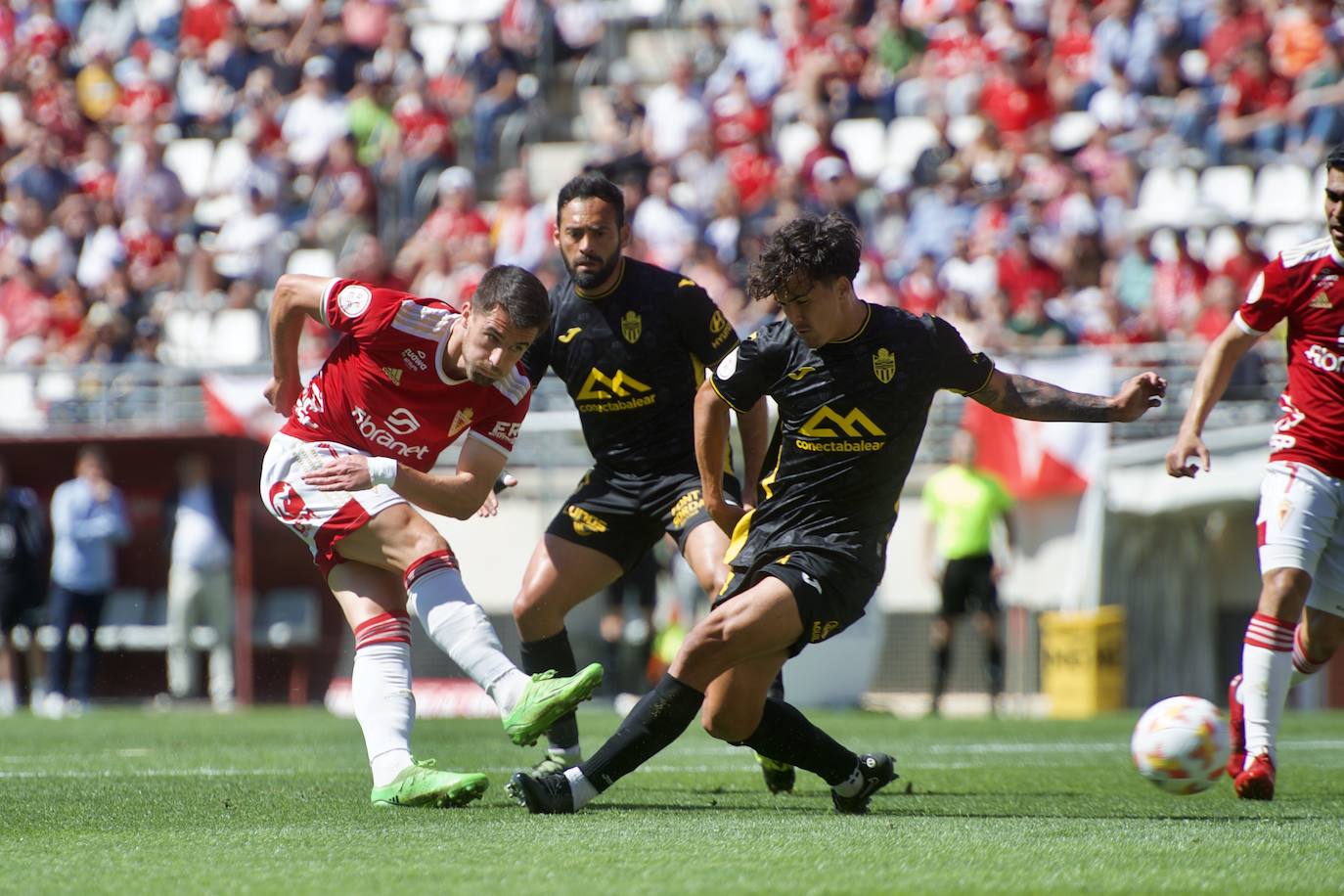 El partido del Real Murcia frente al Atlético Baleares, en imágenes