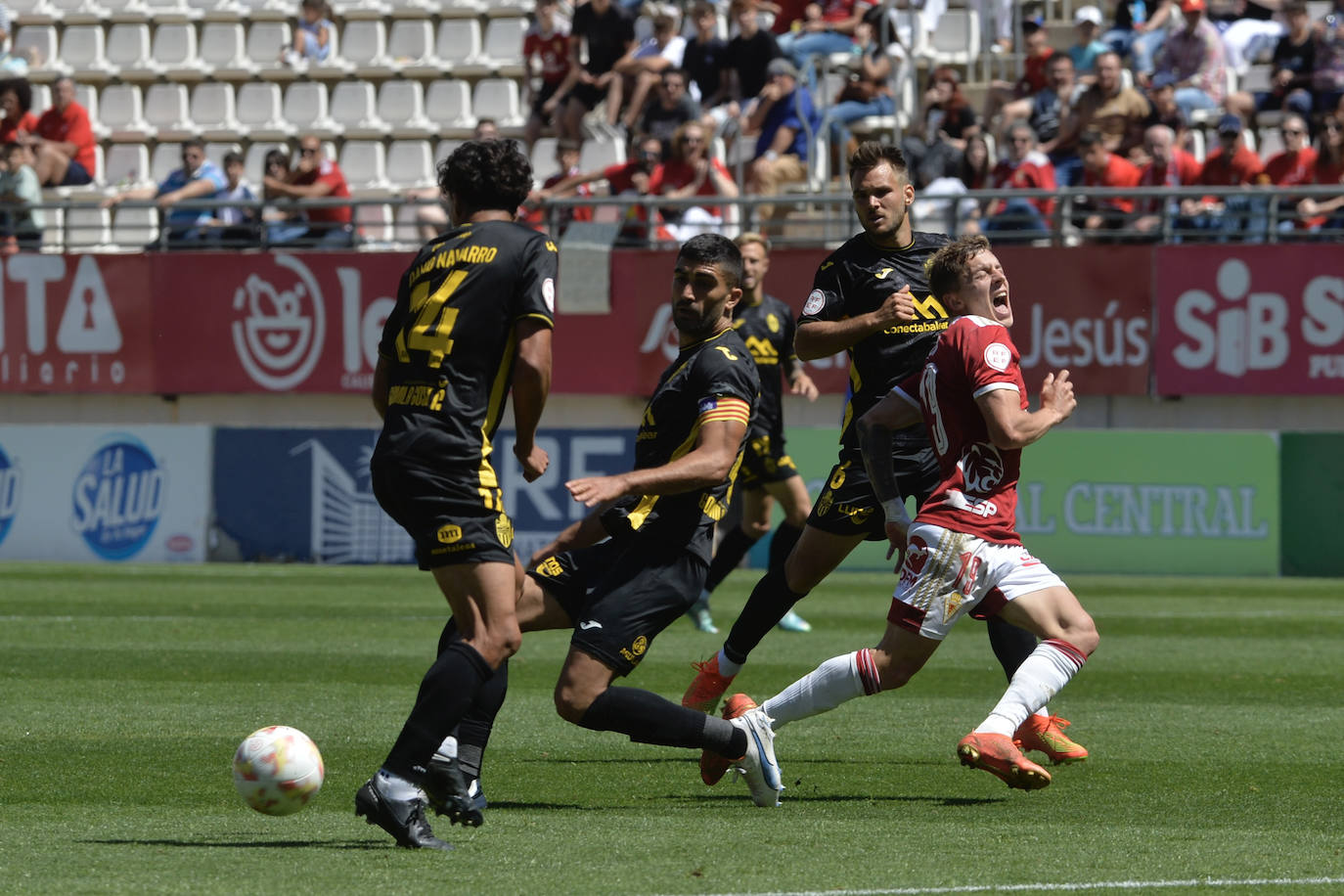 El partido del Real Murcia frente al Atlético Baleares, en imágenes