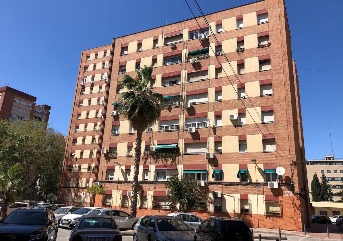 Bloque de viviendas sociales de distintas tipologías en el barrio de La Fama, en Murcia.