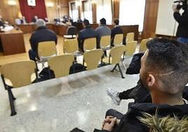 Andrés Martínez, el joven que sufrió la agresión, con una de las cicatrices que le dejó el golpe, en una vista que fue aplazada el pasado febrero.