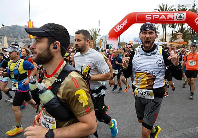 Los corredores, al comienzo de la prueba este sábado.