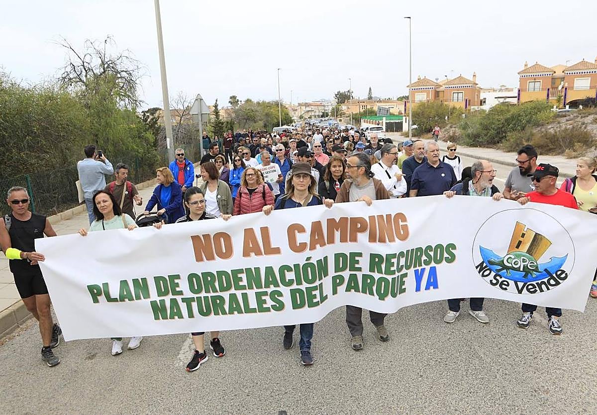 Un instante de la marcha popular en defensa del Parque Regional Cabo Cope-Calnegre celebrada este sábado.