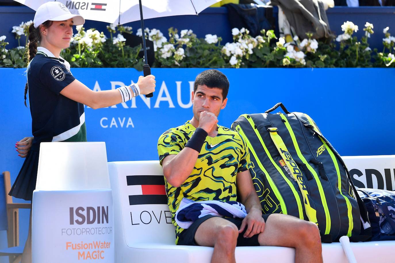 Alcaraz barre a Tsitsipas y revalida el Conde de Godó