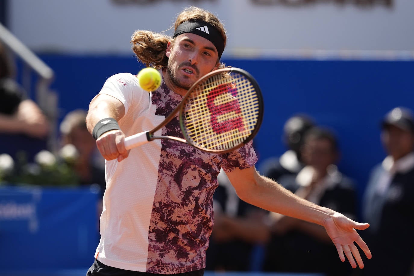 Alcaraz barre a Tsitsipas y revalida el Conde de Godó