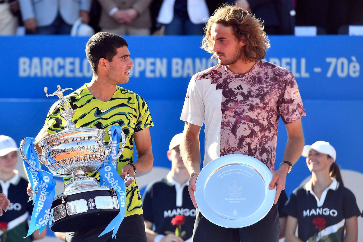 Alcaraz barre a Tsitsipas y revalida el Conde de Godó