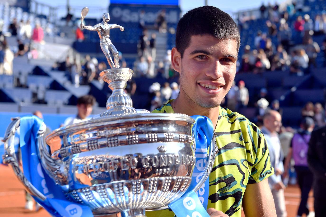 Alcaraz barre a Tsitsipas y revalida el Conde de Godó