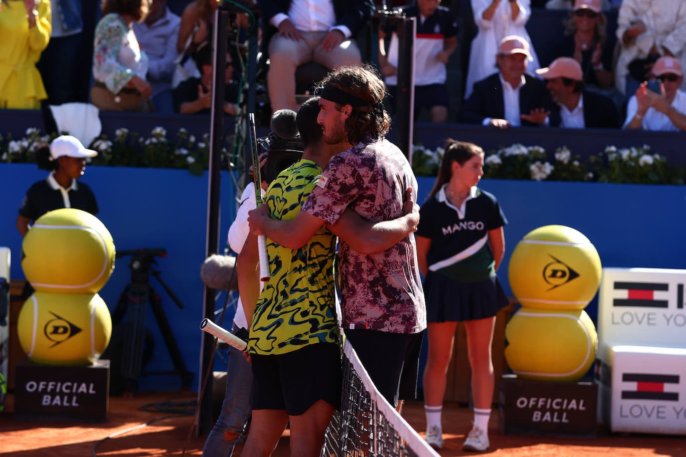 Alcaraz barre a Tsitsipas y revalida el Conde de Godó