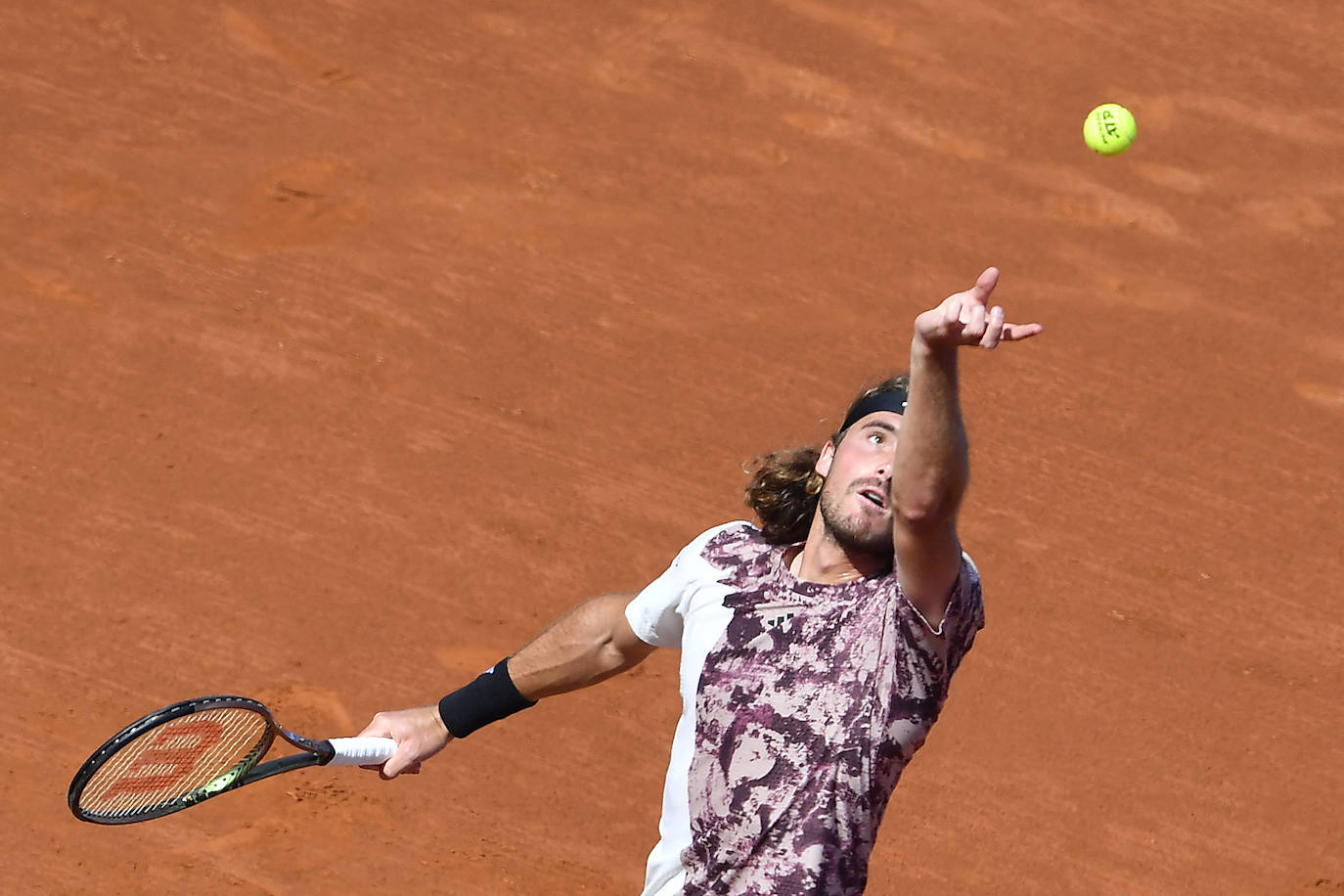 Alcaraz barre a Tsitsipas y revalida el Conde de Godó