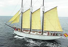 El 'Pascual Flores', en una travesía por el Mediterráneo.