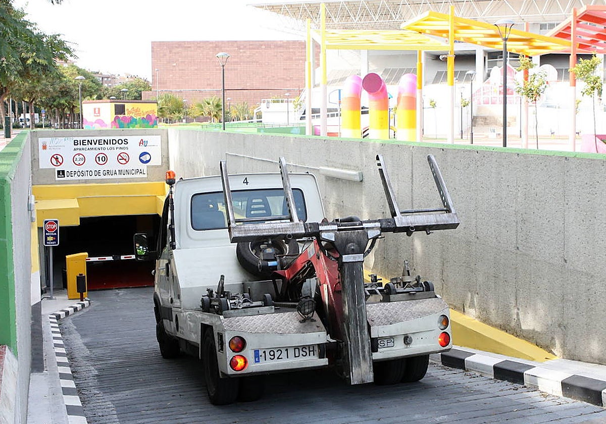 El depósito de la grúa sigue ubicado en el garaje de la avenida de Los Pinos.