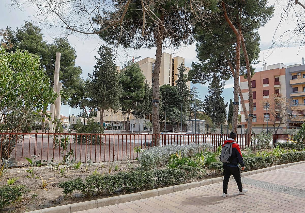 El jardín de la residencia Domingo Sastre de Lorca, en una imagen de archivo.