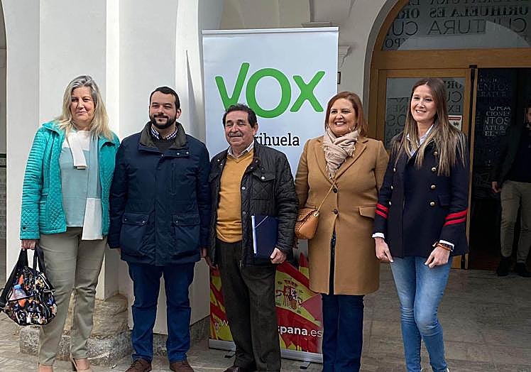 Mari Carmen Portugal, Gonzalo Montoya, Manuel Mestre, Ana Isabel García y Mónica Grau.