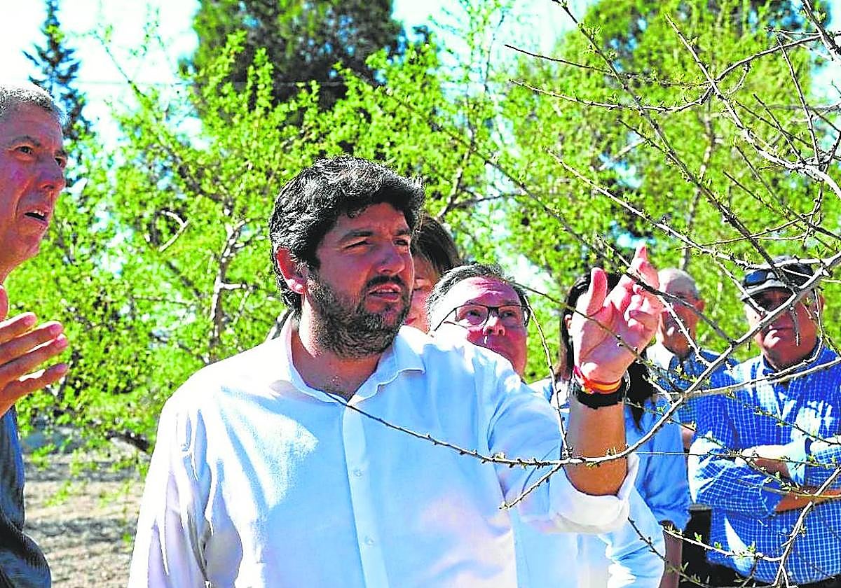 López Miras, este martes, en su visita a la finca Casa Los Gracias de Mula.